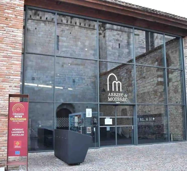 Appartement Entier Moissac Centre 30 M2 Calme Avec Cour Interieure Pour Velos A 50M Du Marche De Moissac Ngoại thất bức ảnh